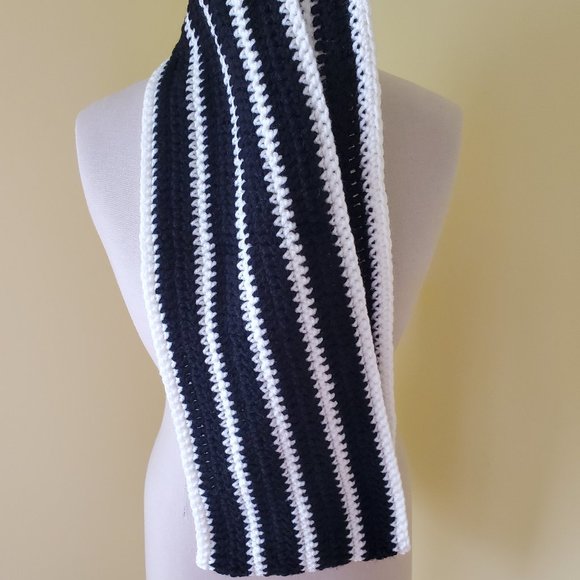 Crochet Black and White Stripe Cowl Scarf/New - Picture 4 of 5